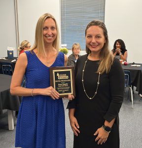 Keiser University alumna Diane Kingsley was recently presented the Employer Choice Award. 